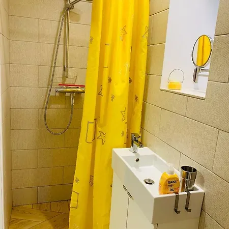 Excelent With Garden And Free Parking *